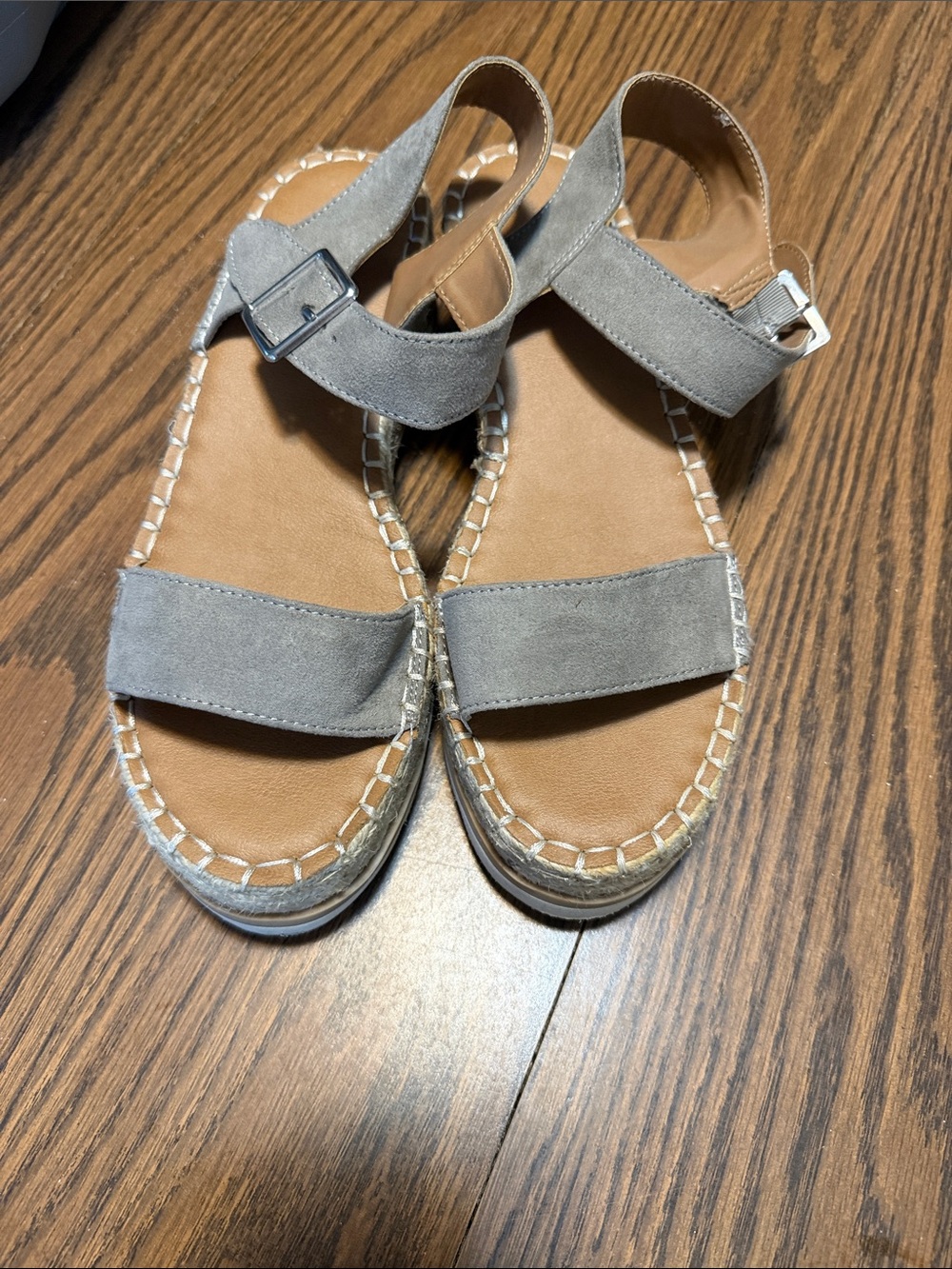 Universal Thread Gray Suede Platform Sandals